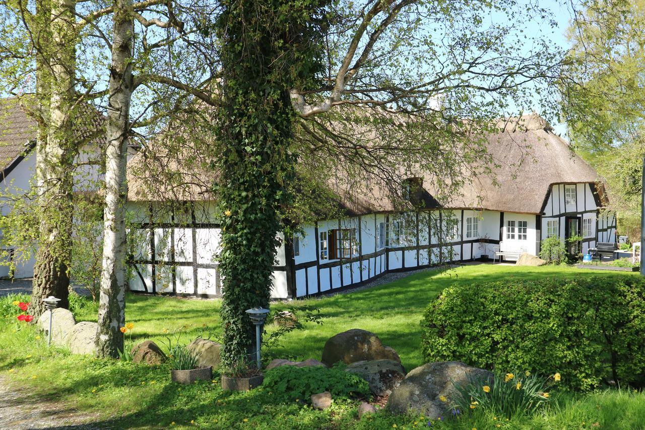 Birkelygaard Bed & Breakfast Hårby Exterior foto